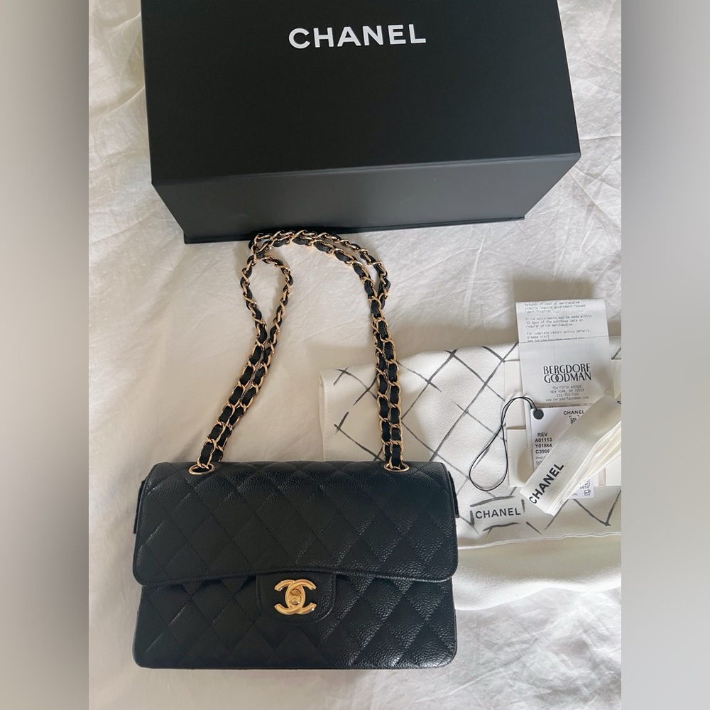 Auth CHANEL small classic flap